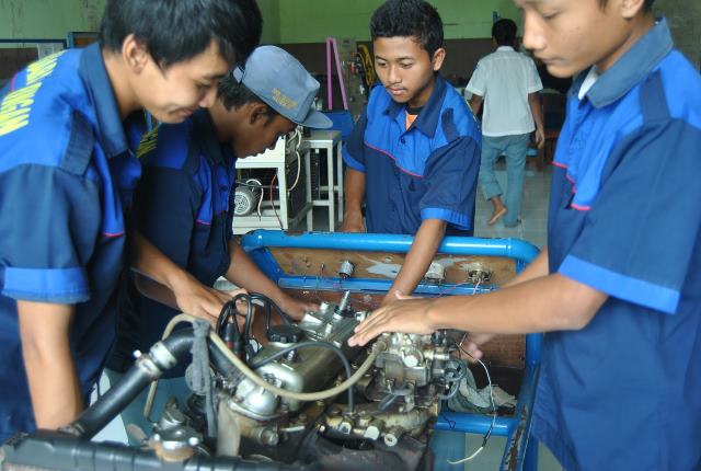 Lulusan SMK Sumbang 14,5% Angka Pengangguran Lulusan SMK Sumbang 14,5% Angka Pengangguran