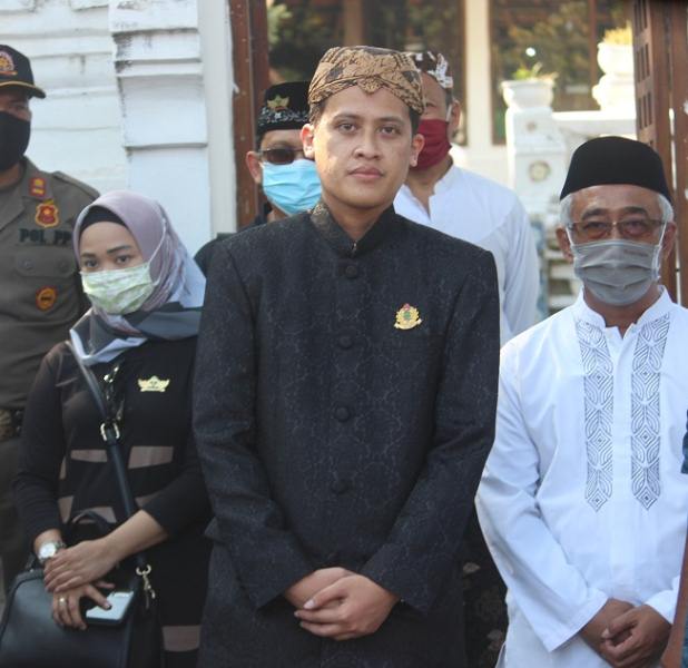 KH Miftah: Penobatan Penerus Sultan Kasepuhan Tidak Usah Bawa-bawa Pesantren