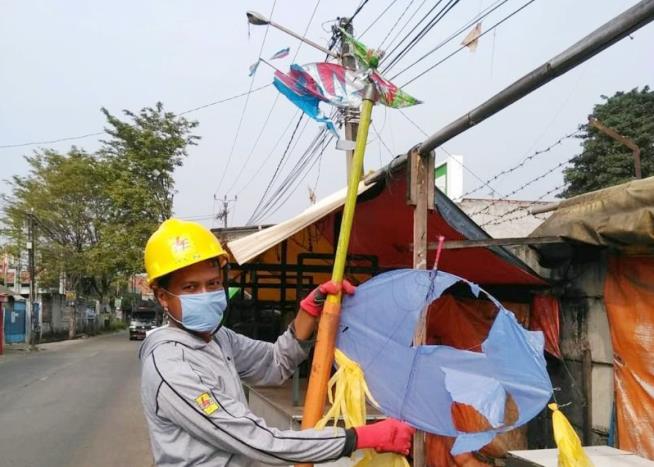 PLN Minta Warga Tak Main Layangan Dekat Jaringan