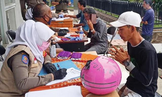 Pemkab Purwakarta Berlakukan Sanksi untuk Para Pelanggar Protokol Kesehatan Pemkab Purwakarta Berlakukan Sanksi untuk Para Pelanggar Protokol Kesehatan
