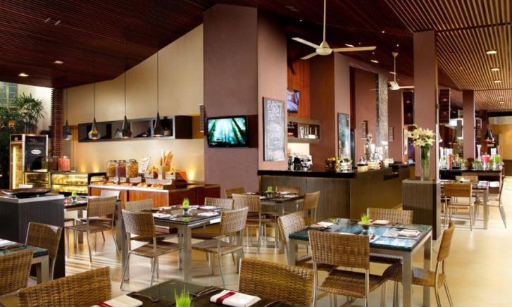 restoran sepi pengunjung