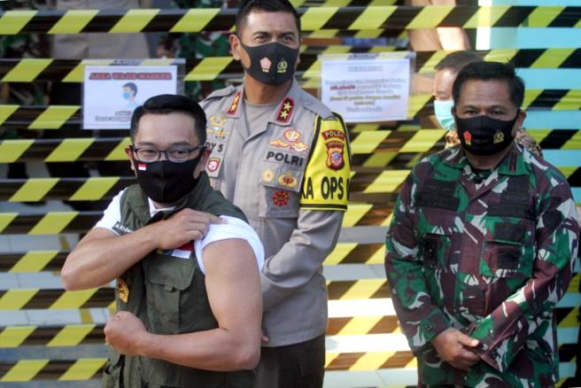 Setelah Menjalani Vaksin, Ridwan Kamil: Tangan Pegal Selama Lima Menit