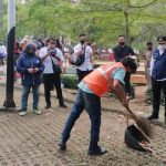 Warga Cimahi tak Bermasker Disanksi Bersihkan Alun-Alun