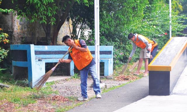 Sejumlah Warga Jalani Sanksi Sosial