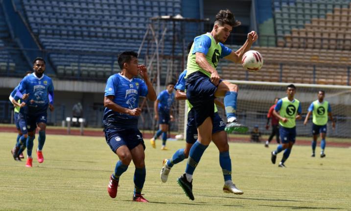 Skuad Persib Pasrah Dipotong Gaji