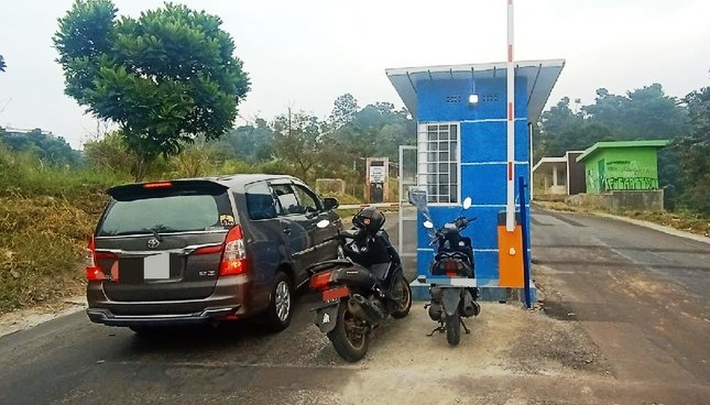 Kaya Jalan Tol, Masuk Kompleks Green Hill Dago Harus Bayar. Sekda Bandung Minta Segera Tertibkan! Kaya Jalan Tol, Masuk Kompleks Green Hill Dago Harus Bayar. Sekda Bandung Minta Segera Tertibkan!