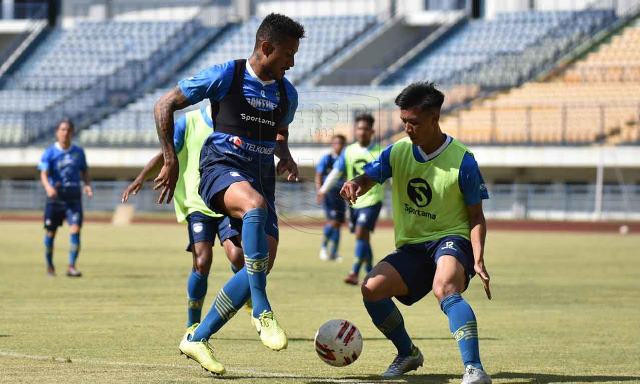 Gol Spektakuler ala David Beckham