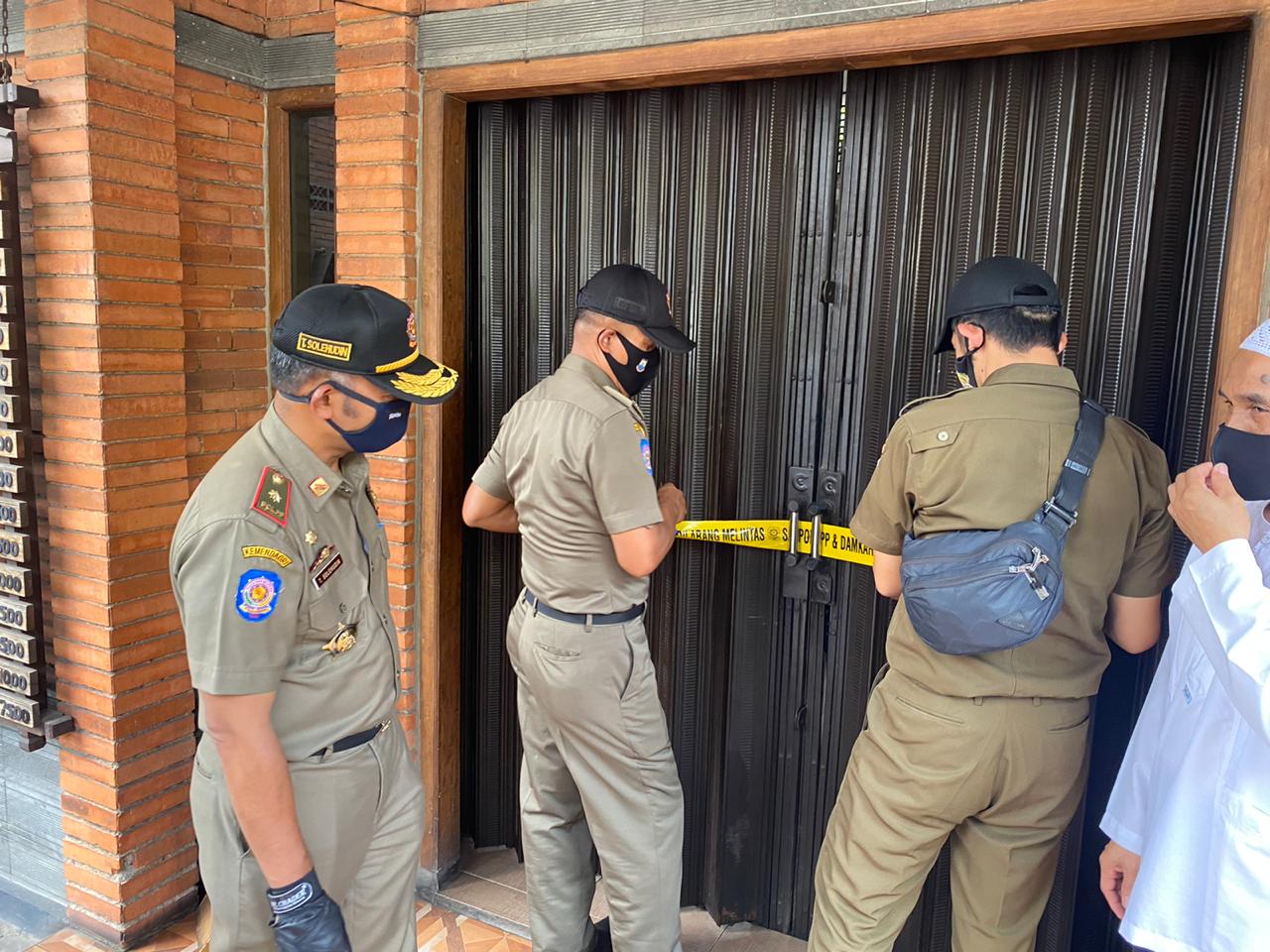 Rumah Makan di Cimahi Ditutup, Diduga Pemiliknya Terpapar Covid-19 Setelah Pulang dari Surabaya Rumah Makan di Cimahi Ditutup, Diduga Pemiliknya Terpapar Covid-19 Setelah Pulang dari Surabaya
