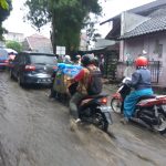 Hujan Deras, Jalan Perbatasan KBB-Cimahi Disergap Banjir