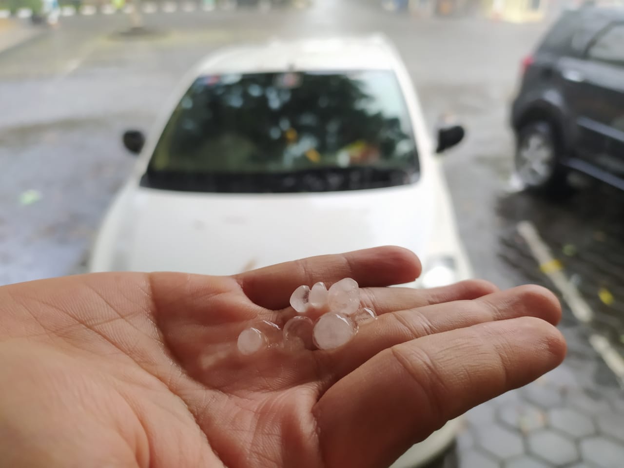 Hujan Es Berjatuhan di Langit Kota Cimahi, Begini Penjelasan BMKG