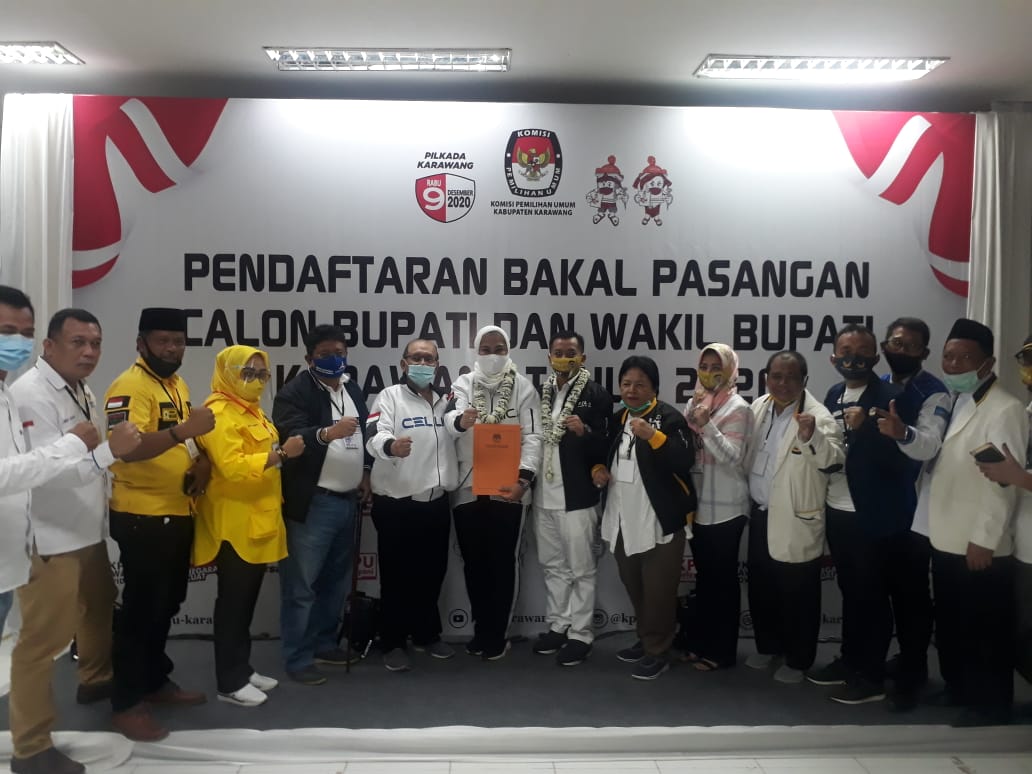 Siap Hadapi Cucu Wapres, Petahana Cellica Daftar Pertama ke KPU Karawang
