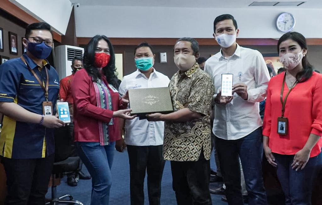 Jajaran Direksi Bank bjb Layani Langsung Nasabah di Hari Pelanggan Nasional