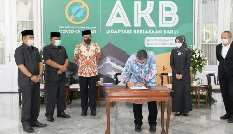 Gubernur Jabar Tanda Tangani Perjanjian Pinjaman Daerah dengan PT Sarana Multi Infrastruktur