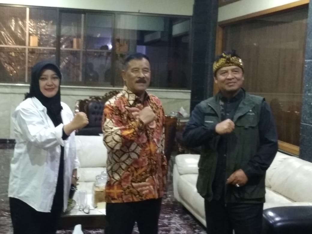 Berikan Dukungan, Manager Persib H. Umuh Nilai Nia Sangat Layak Jadi Pemimpin 