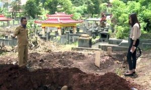 Tempat pemakaman umum atau TPU Cikadut Kota Bandung ditetapkan menjadi kawasan pemakanan khusus jenazah yang meninggal akibat covid-19 karena memiliki lokasi yang strategis.