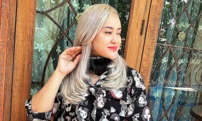 Lia Ladysta Tak Ditahan Lia Ladysta Tak Ditahan