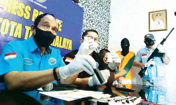 Hendak Edarkan 103 Gram Sabu, Warga Cipedes Diciduk Petugas BNN Hendak Edarkan 103 Gram Sabu, Warga Cipedes Diciduk Petugas BNN