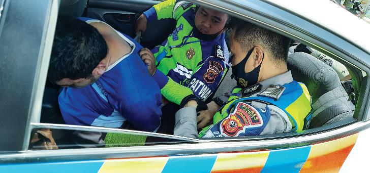 Polres Garut Tangkap Pencuri Mobil Asal Bandung Polres Garut Tangkap Pencuri Mobil Asal Bandung