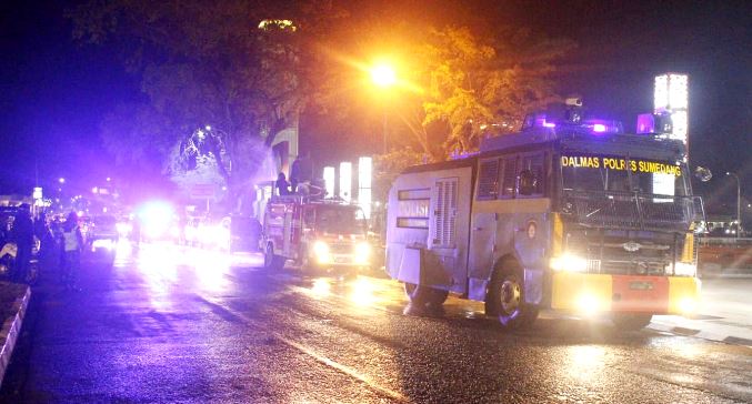 Polres Sumedang Semprotkan 6 Ribu Liter Disinfektan Polres Sumedang Semprotkan 6 Ribu Liter Disinfektan