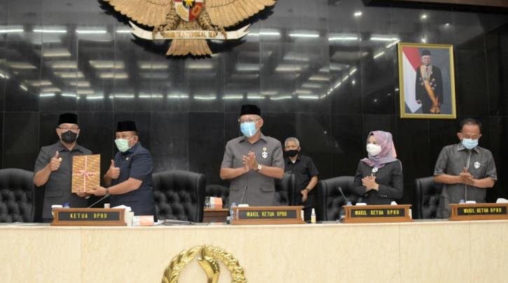 Jawaban Gubernur Jabar Atas Pandangan Umum Fraksi terhadap Raperda Perubahan APBD 2020 Jawaban Gubernur Jabar Atas Pandangan Umum Fraksi terhadap Raperda Perubahan APBD 2020