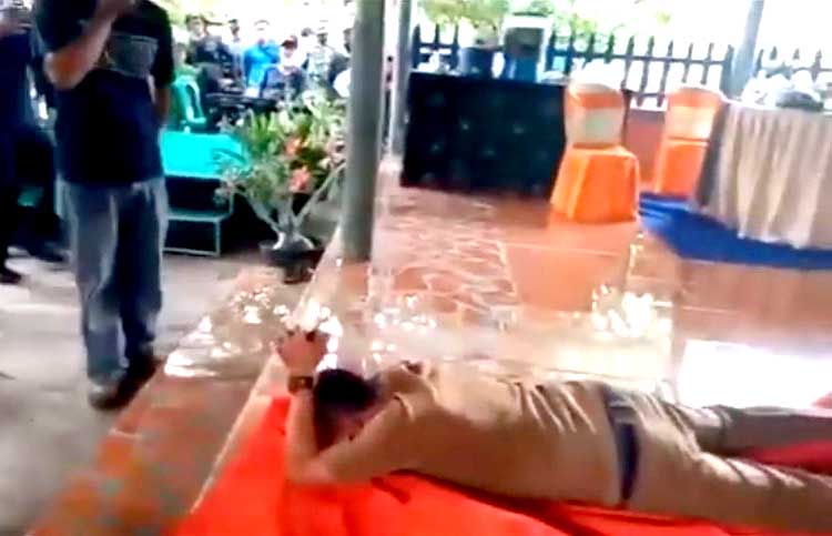 Kades di Kab. Indramayu Kesurupan Ketika Dengar Lagu Wangsit Siliwangi dan Rebut Kujang dari Penari Jaipong