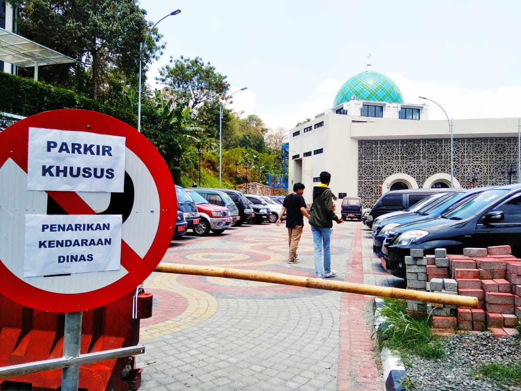 Lelang Puluhan Kendaraan Dinas, Pemkot Cimahi Hanya Mengumpulkan Rp 700 Juta an Lelang Puluhan Kendaraan Dinas, Pemkot Cimahi Hanya Mengumpulkan Rp 700 Juta an