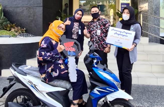bank bjb Bagikan Tandamata kepada Pemenang Program Penghargaan Nasabah Setia 2020 bank bjb Bagikan Tandamata kepada Pemenang Program Penghargaan Nasabah Setia 2020