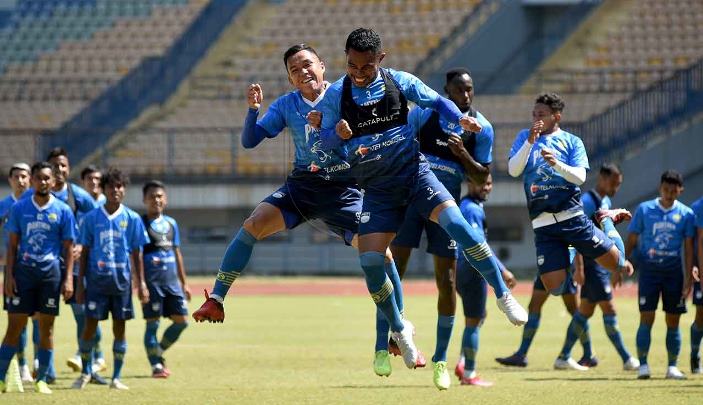 Lini Serang Jadi Sorotan, Robert Akui Persib Lambat saat Menyerang Lini Serang Jadi Sorotan, Robert Akui Persib Lambat saat Menyerang