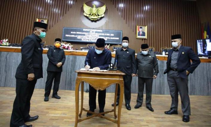 APBD Perubahan Turun Rp 1 Triliun APBD Perubahan Turun Rp 1 Triliun