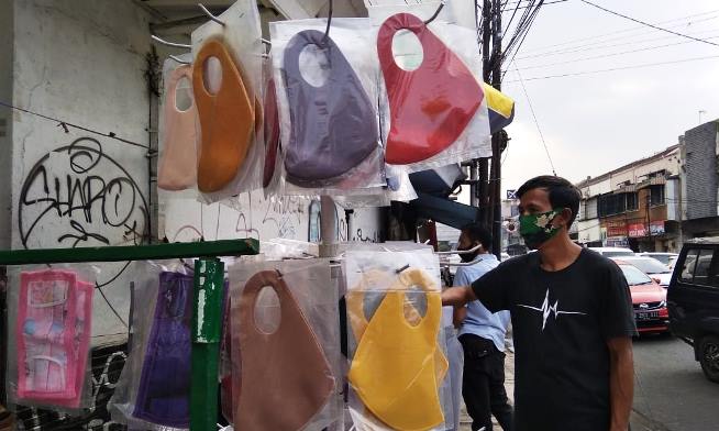 Pemkot Bandung Bakal Analisis Larangan Gunakan Masker Scuba Pemkot Bandung Bakal Analisis Larangan Gunakan Masker Scuba
