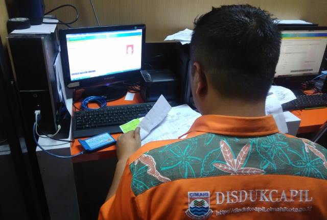 Disdukcapil Kota Cimahi Klaim Proses Pembuatan E-KTP Lancar