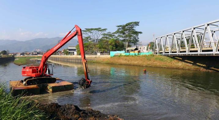 DLH Jabar Genjot Pengelolaan Sampah di DAS Citarum