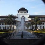 7 Jajanan Legendaris Bandung, Rekomendasi Kuliner di Sekitar Gedung Sate, Murah Meriah Bikin Nagih! 7 Jajanan Legendaris Bandung, Rekomendasi Kuliner di Sekitar Gedung Sate, Murah Meriah Bikin Nagih!