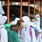 BELAJAR: Beberapa sekolah di Jawa Barat sudah menerapkan belajar secara tatap muka di sekolah meski pandemi Covid-19 belum beranjak, namun tetap memperhatikan protokol kesehatan. (ILUSTRASI)