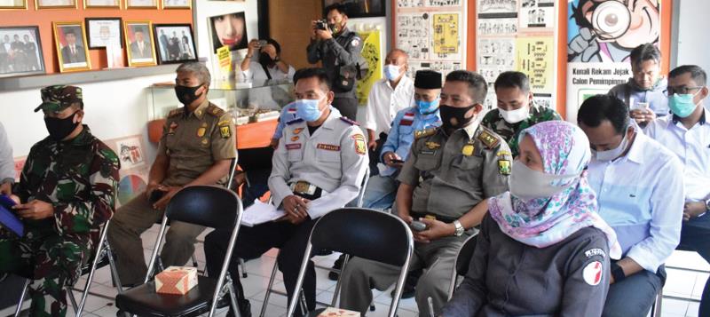 KPU Sukabumi Fasilitasi APK Paslon