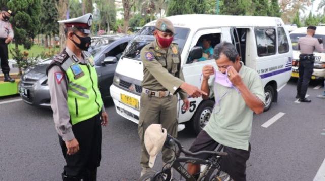 Operasi Yustisi di Ciamis Jaring Warga Tak Pakai Masker Operasi Yustisi di Ciamis Jaring Warga Tak Pakai Masker