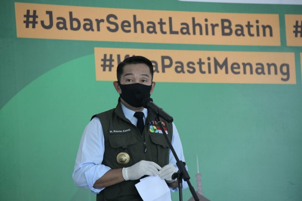 Ridwan Kamil Tandatangani Pergub PSBB Wilayah Jawa Barat Ridwan Kamil Tandatangani Pergub PSBB Wilayah Jawa Barat