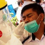 Ilustrasi tes PCR jadi syarat penerbangan