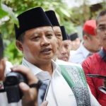 Wakil Gubernur Jawa Barat Uu Ruzhanul Ulum meminta kepada masyarakat untuk tidak menjual tanahnya kepada calo.