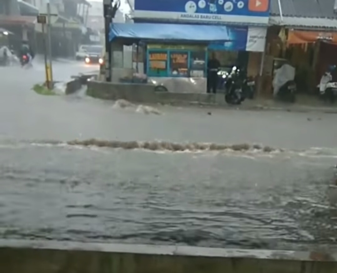 Diguyur Hujan Deras, Lembang Lagi-lagi Diterjang Banjir