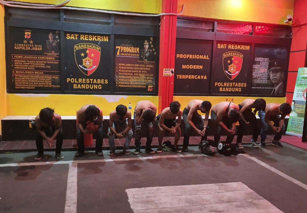 Aksi Perusakan Kendaraan Petugas Ketika Demonstrasi Tolak Omnibus Law, Polisi Amankan 9 Mahasiswa