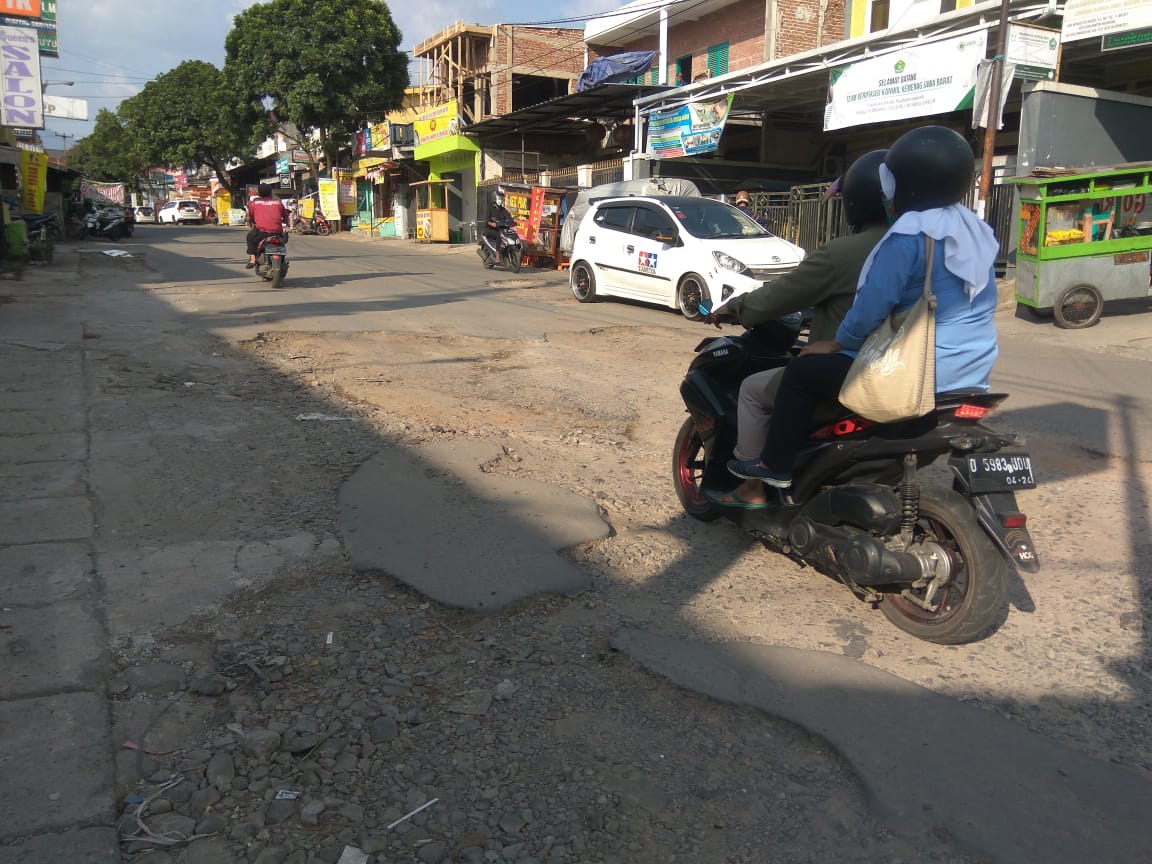 Banyak Proyek Infrastruktur Jalan di KBB Gagal Dilaksanakan Karena Refocusing Banyak Proyek Infrastruktur Jalan di KBB Gagal Dilaksanakan Karena Refocusing