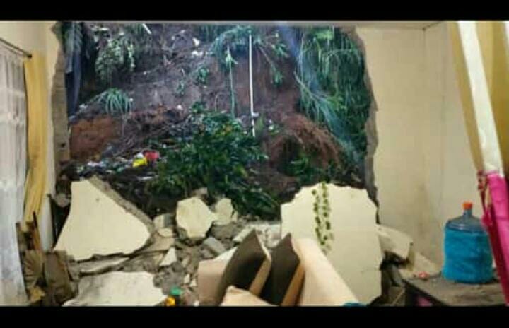 Satu Rumah di Lembang Rusak Diterjang Longsor