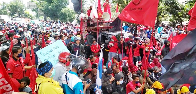 Aksi Demo Buruh UU Cipta Kerja, Akses Jalur Nasional Kembali Lumpuh