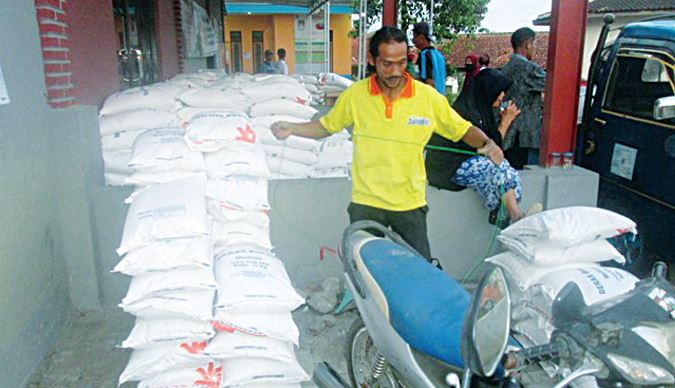 KPM PKH Sumringah Peroleh Bansos Beras