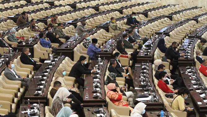 DPR Ngotot Sahkan RUU Omnibus Law, Demokrat Walk Out