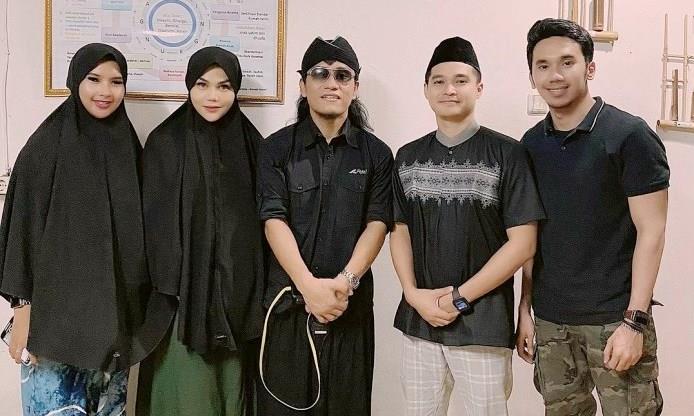 Dipandu Gus Miftah, DJ Katty Butterfly Resmi Memeluk Islam
