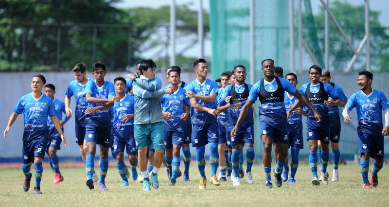 Robert Batalkan Laga Uji Coba