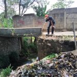 Sadis! Bayi Dimasukan dalam Karung Lalu Dibuang ke Tempat Sampah