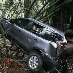 Kendaraan Wisatawan Jatuh ke Jurang di Maribaya, Beruntung Tersangkut di Pohon Bambu